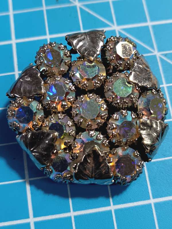Costume Jewellery - brooch - Beautiful item