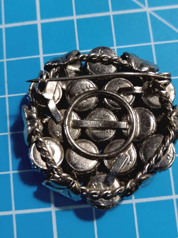 Costume Jewellery - brooch - Beautiful item