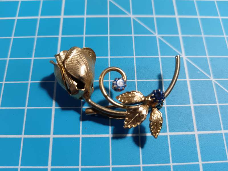 Costume Jewellery - flower Brooch