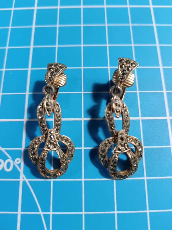 Costume Jewellery - Clip on earrings