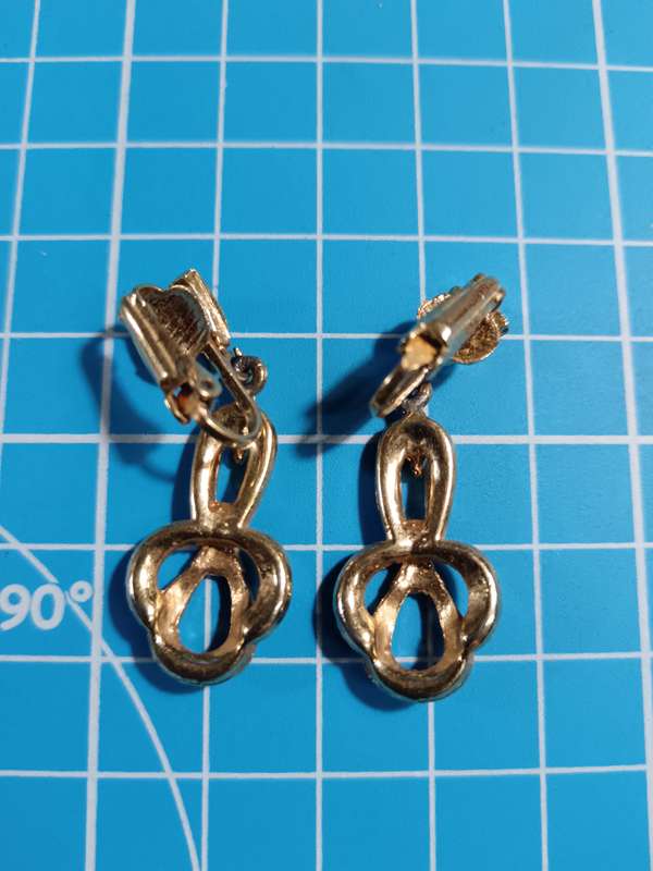 Costume Jewellery - Clip on earrings