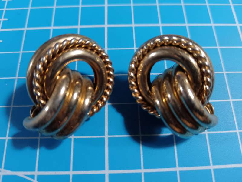 Costume Jewellery - Clip on earrings
