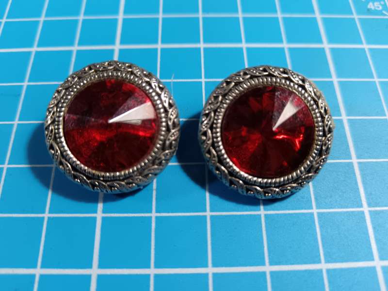 Costume Jewellery - Clip on earrings