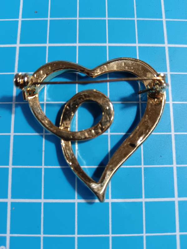 Costume Jewellery - heart brooch