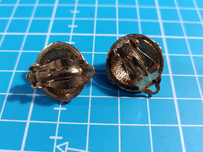 Costume Jewellery - Clip on earrings