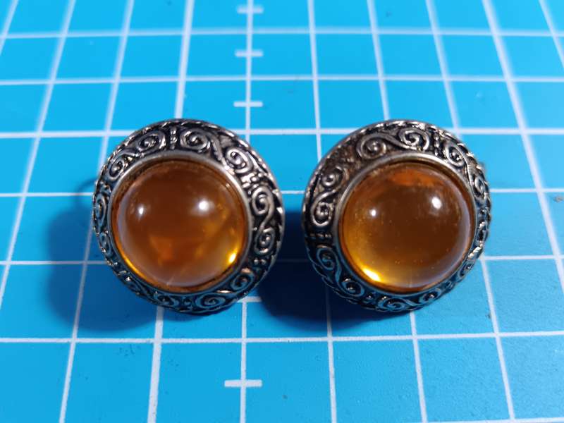Costume Jewellery - Clip on earrings