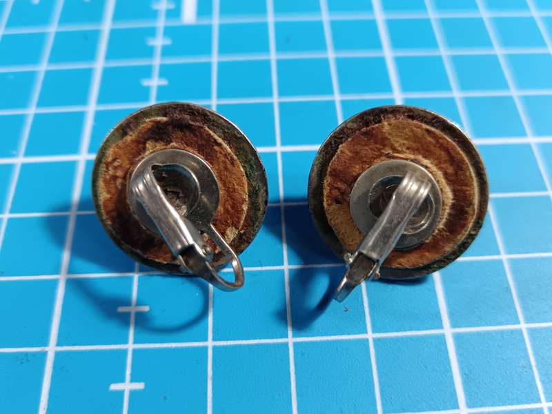 Costume Jewellery - Clip on earrings
