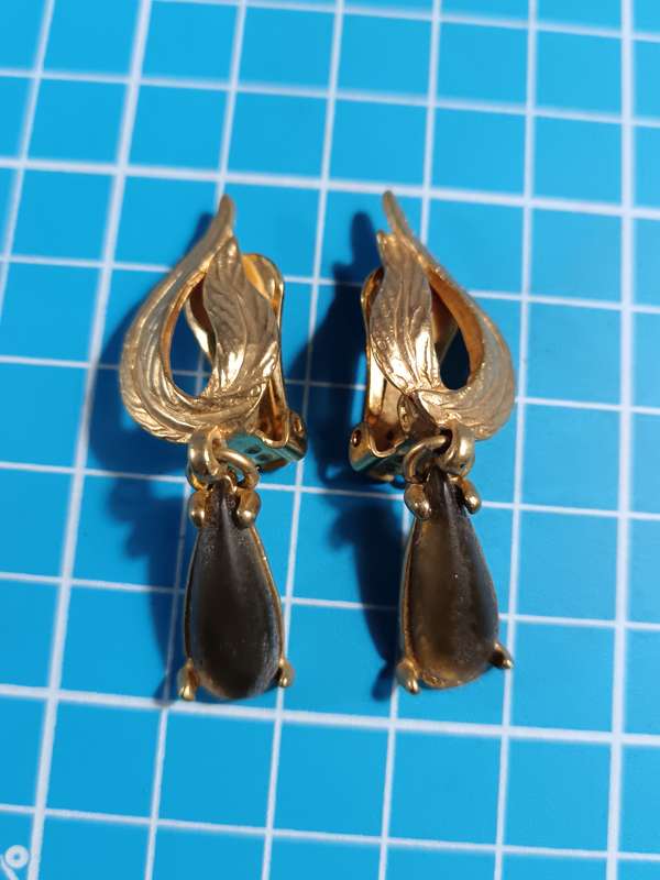 Costume Jewellery - Clip on earrings