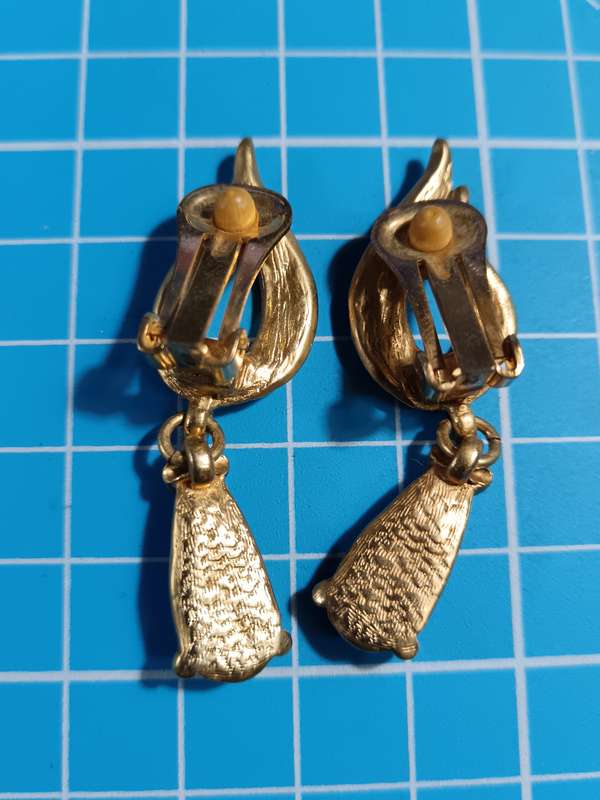 Costume Jewellery - Clip on earrings
