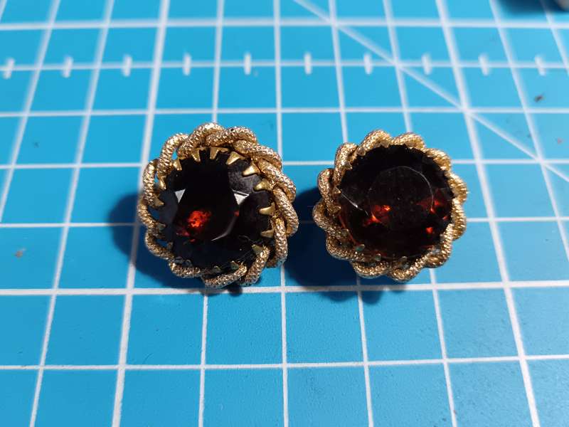Costume Jewellery - Clip on earrings