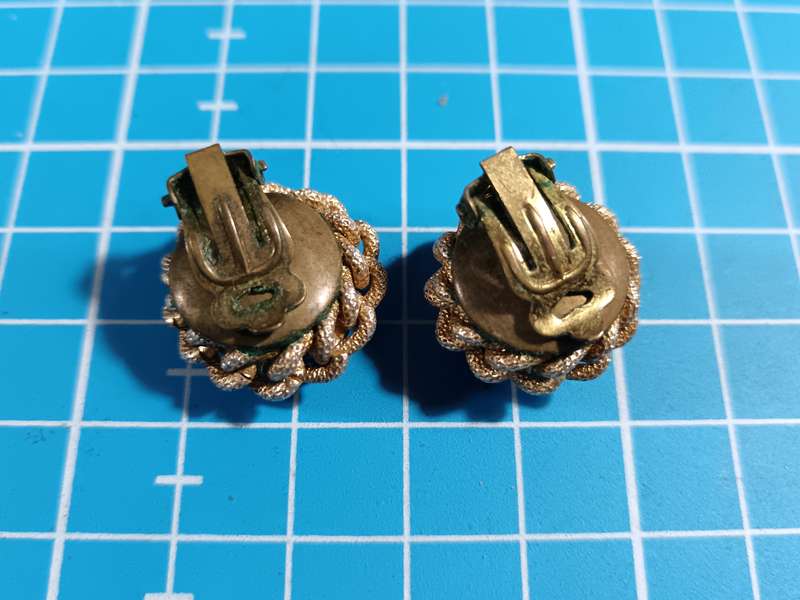 Costume Jewellery - Clip on earrings