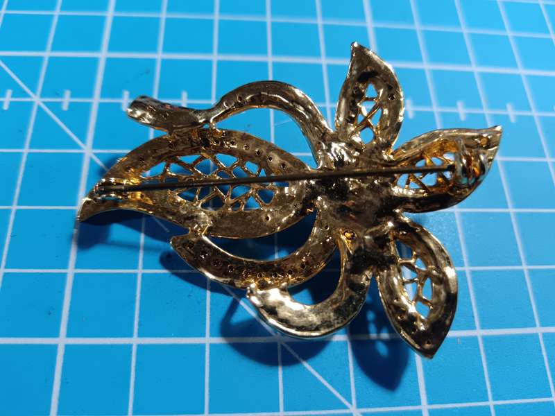 Costume Jewellery - beautiful brooch