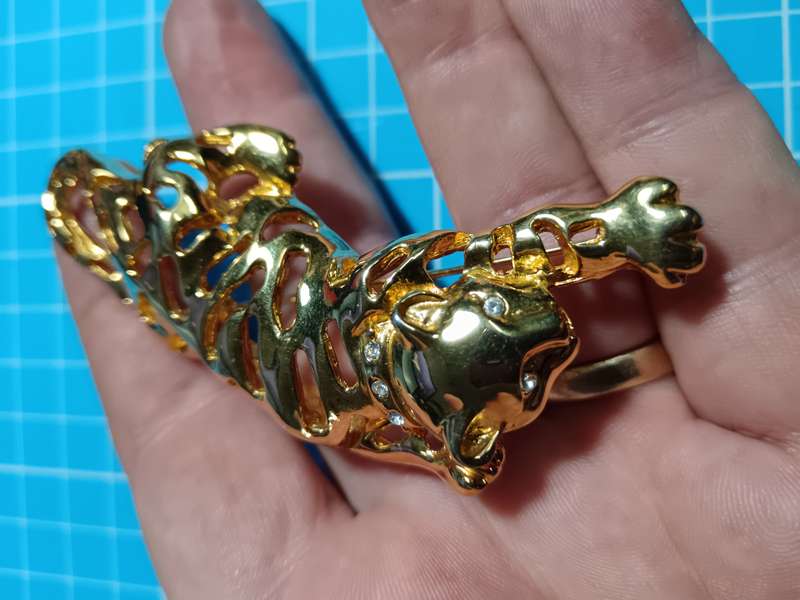 Costume Jewellery - beautiful leopard brooch