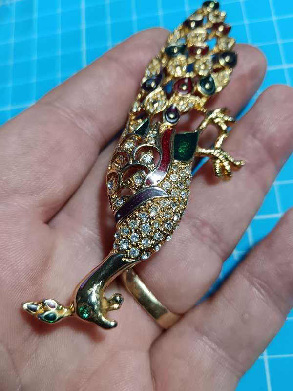 Costume Jewellery - beautiful peacock brooch
