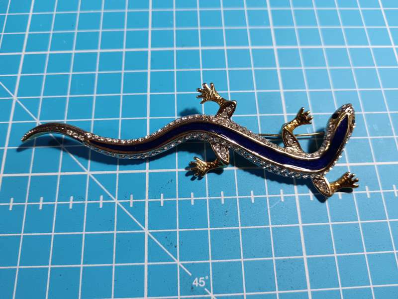 Costume Jewellery - beautiful lizzard brooch