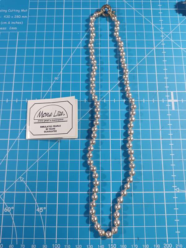 Costume Jewellery - Mona Lisa simulated pearls