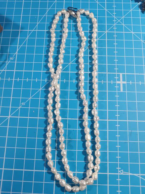Costume Jewellery - Imitation pearls with a silver clasp