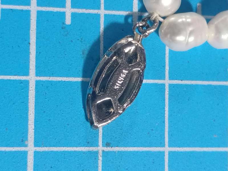 Costume Jewellery - Imitation pearls with a silver clasp