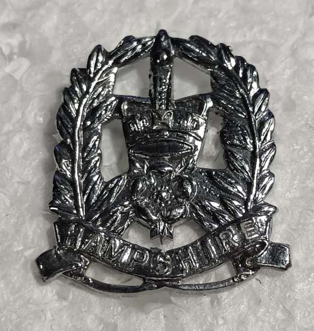 International  -  Hampshire Constabulary Collar Badge