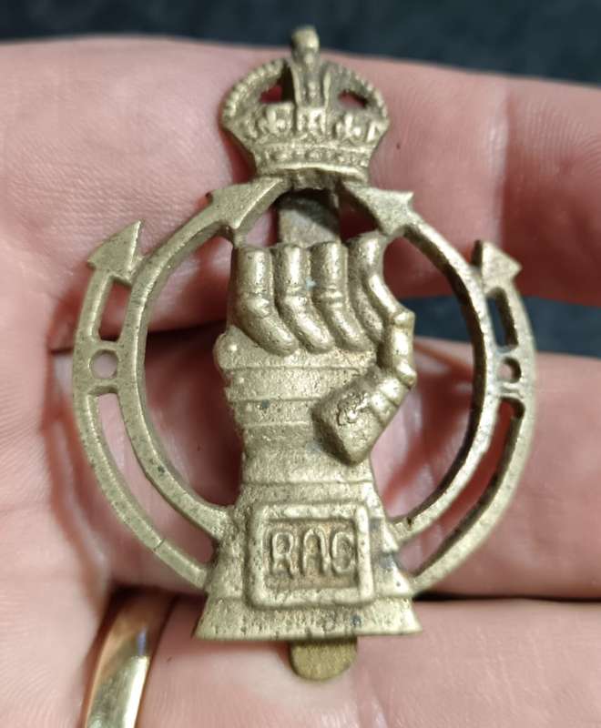 WW2 Royal Armoured Corps RAC Cap Badge
