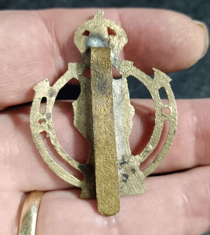 WW2 Royal Armoured Corps RAC Cap Badge
