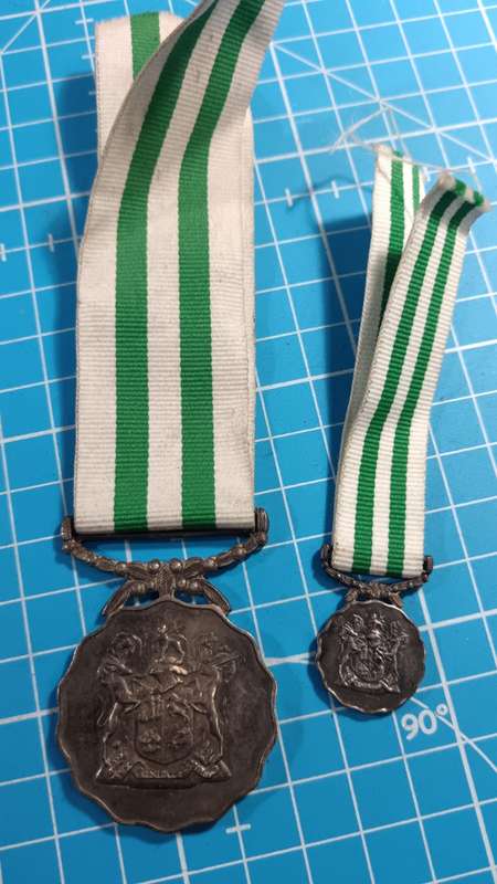 SADF - 20 Year Good Service Medal Set with Miniatures ( Sterling Silver )