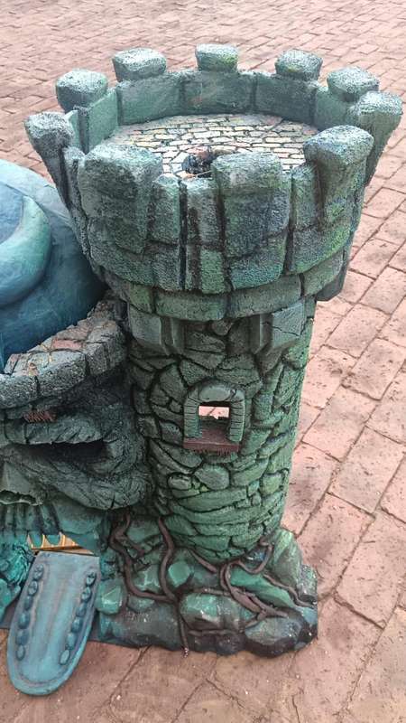 He-Man Masters Of The Universe (HUGE) Castle Grayskull