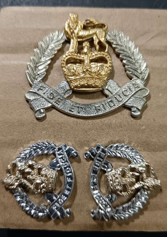 Rhodesia Army Pay Corps Cap and Collar Set