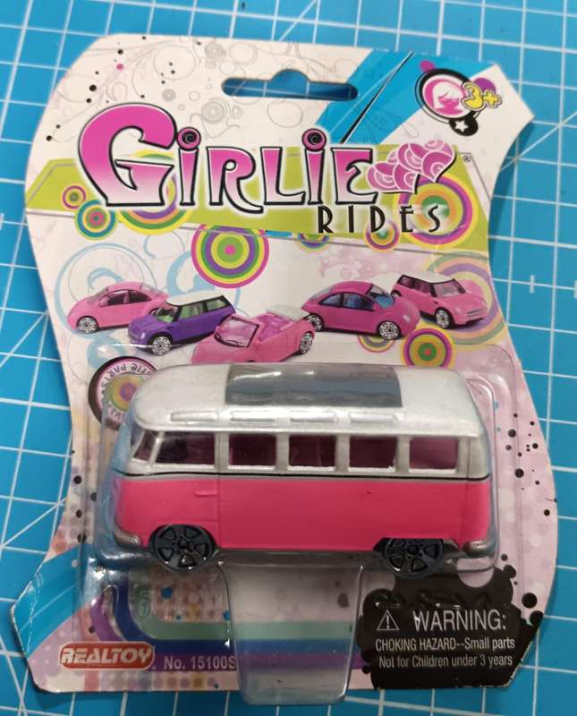 Realtoy - Model on Card