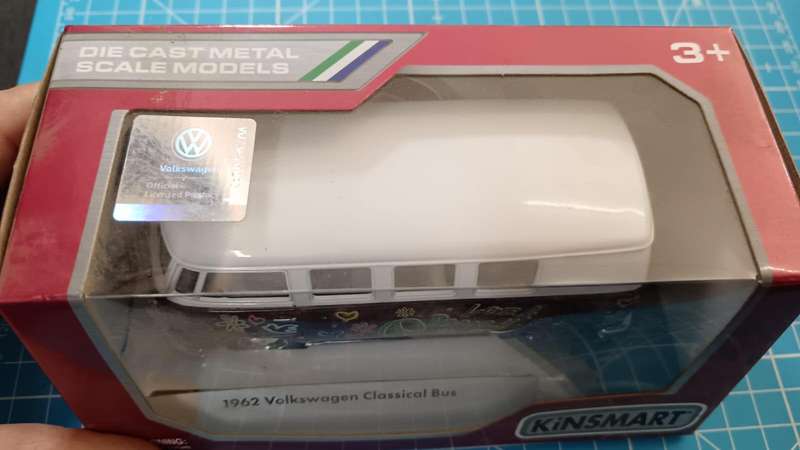Kinsmart Volkswagen Classic Bus & Hippy Flower Power Decor Green Color 1:32 Scale Die