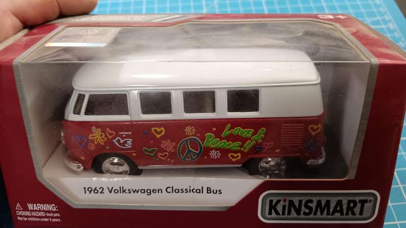 Kinsmart Volkswagen Classic Bus & Hippy Flower Power Decor Green Color 1:32 Scale Die
