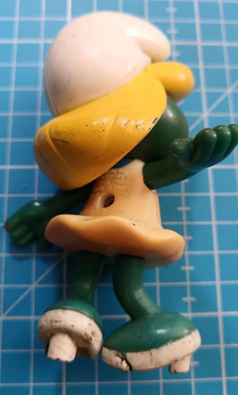 Vintage SMURFS Figurine ( See Condition )