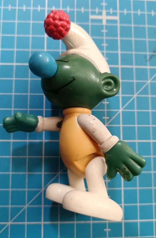 Vintage SMURFS Figurine ( See Condition )