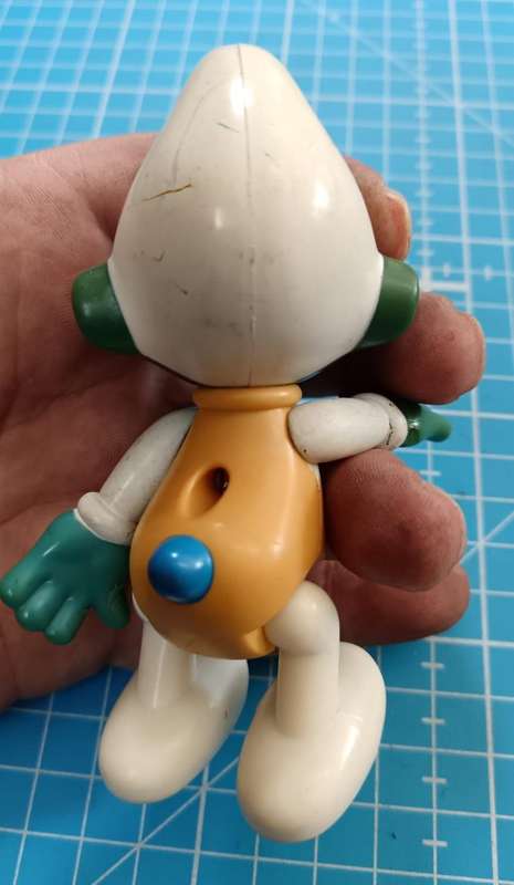 Vintage SMURFS Figurine ( See Condition )