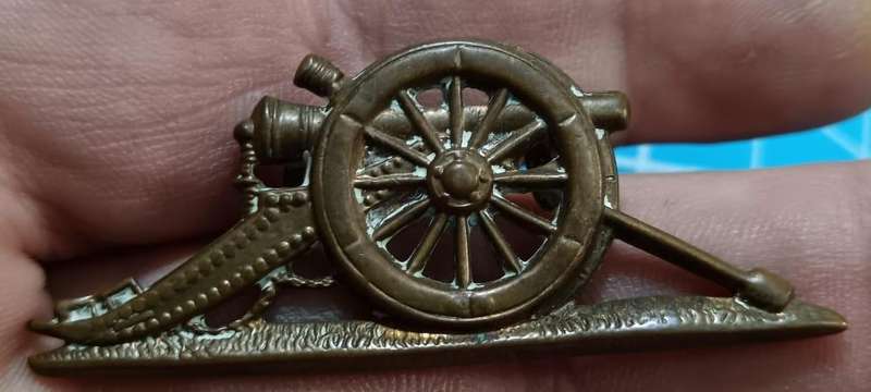 WW1 British Army Royal Artillery Collar Badge