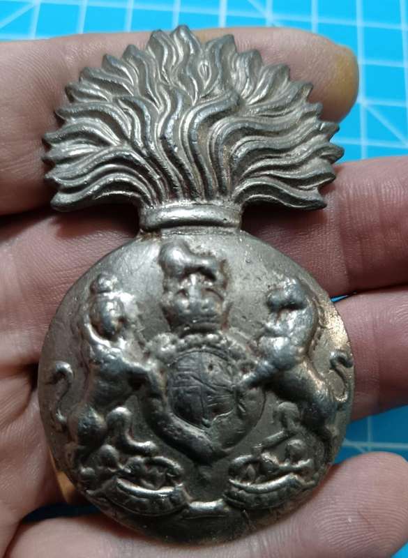 ROYAL SCOTS FUSILIERS GLENGARRY BADGE ( Cast )