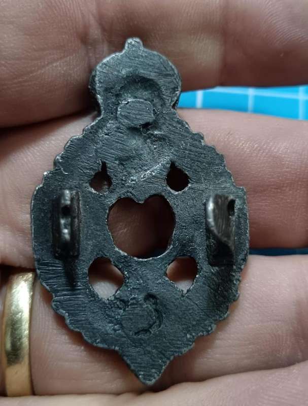 Royal Mechanical And Electrical Engineers REME WW2 Plastic Economy Cap Badge
