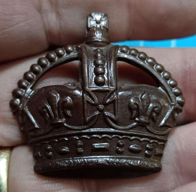 West Yorkshire WWI British Cap Badge ( Cast )