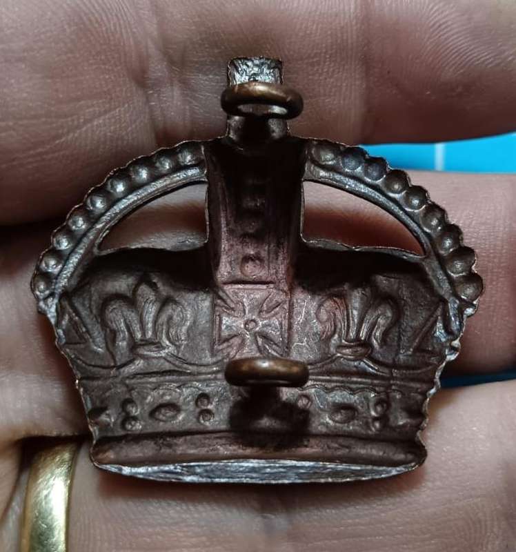West Yorkshire WWI British Cap Badge ( Cast )