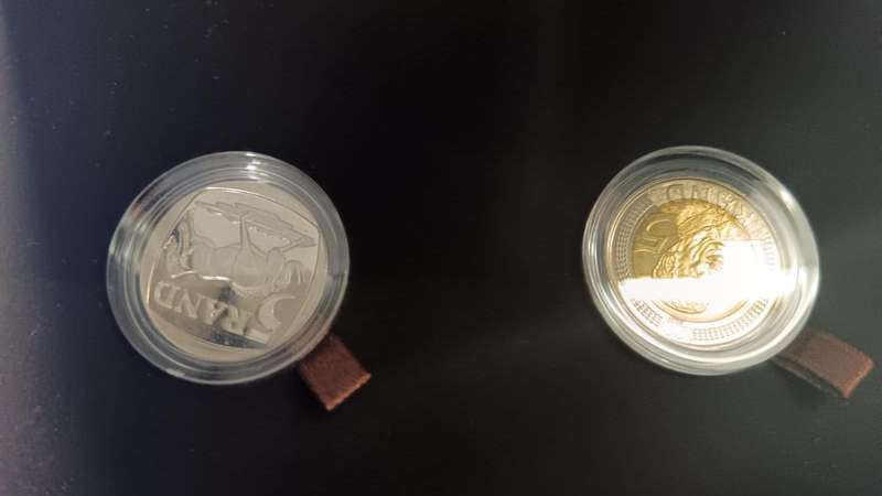 Nelson Mandela Commemorative R5 Coin Set in Case with Certificate