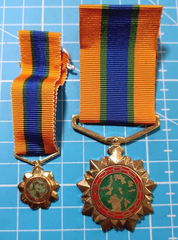 Homelands - Bophuthatswana Independence Police Medal  - Full Size plus Miniature