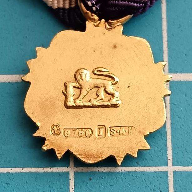 Miniature South African Decoration for Meritorious Service in 18CT Gold - 6.5 Grams