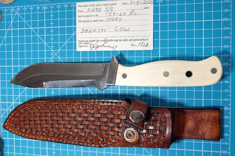 Stunning Hand Made Piece by Johann Kleynhans - Knife with Sheath