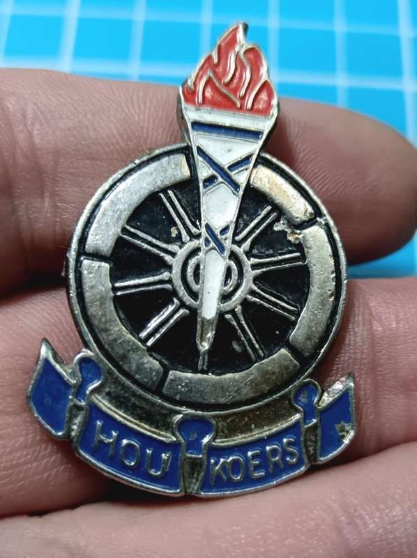 South African Voortekkers Cap/Collar Badge