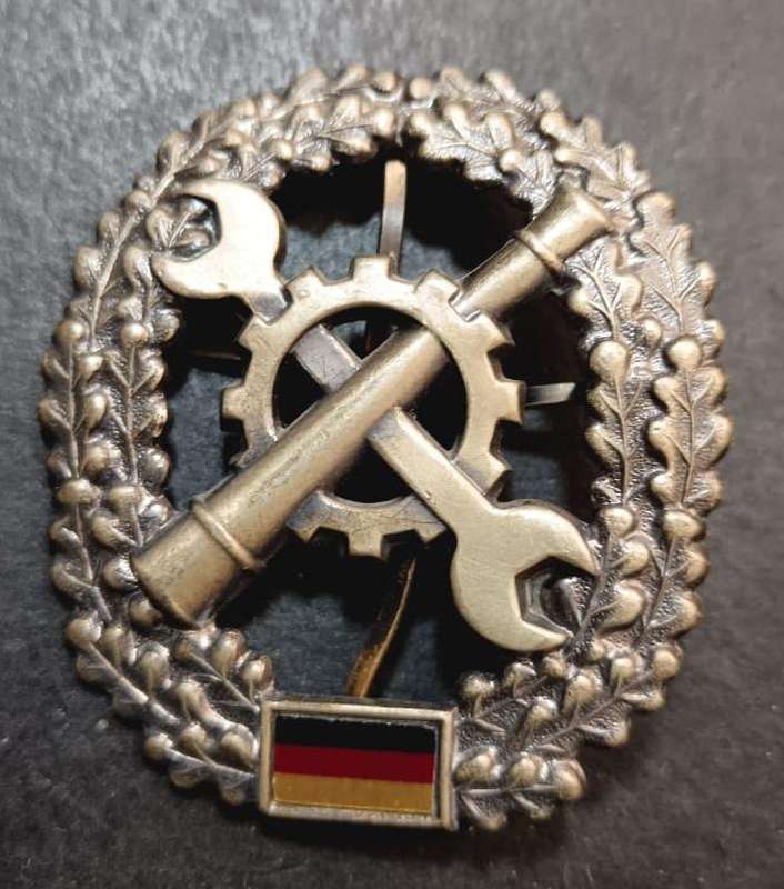 German Army Bundeswehr BW Metal Badge Hat Cap Beret Vintage Insygnia Post WW2
