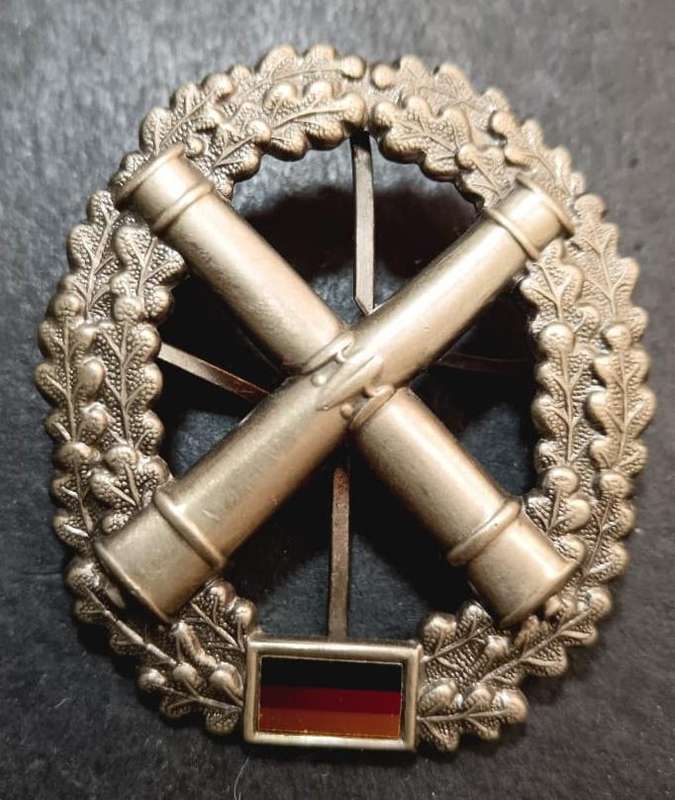 German Armored Artillery Artillerie Truppe Bundeswehr Gunmetal Cap Badge