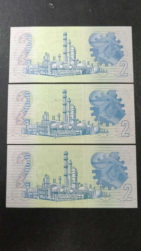 3 x Gerhard de Kock R2 banknotes