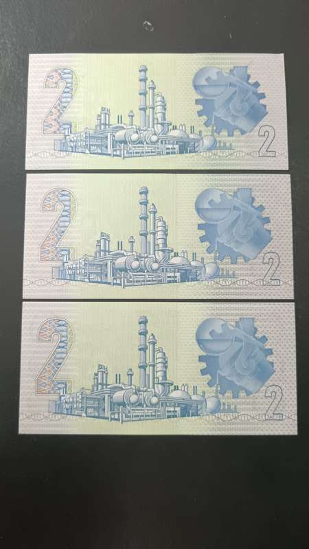 3 x Gerhard de Kock R2 notes