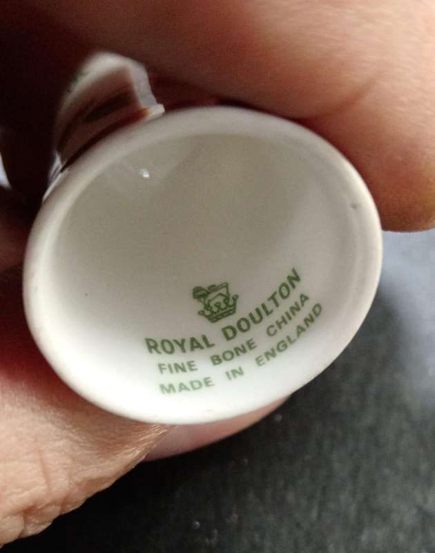 Thimble - Royal Doulton. Beauty