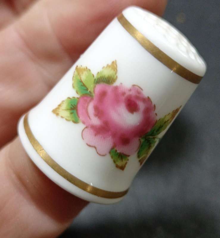 Thimble - Royal Worcester. Beauty